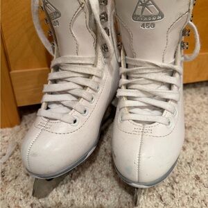 Jackson Classic White Skates 450
